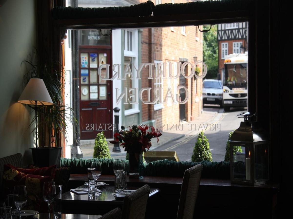 Gilbey'S Bar, Restaurant & Townhouse Bed & Breakfast Windsor Exterior foto